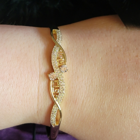 Beautiful 14k Gold Plated Stainless Steel Bracelet - Picture 2 of 6